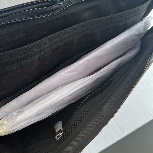 New GUESS Vezzola Smart Briefcase With Pocket - Picture 12 of 13